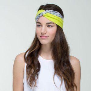 Lululemon Knotty Gal Headband - Not So Petite Fleur Silver Spoon / Antidote